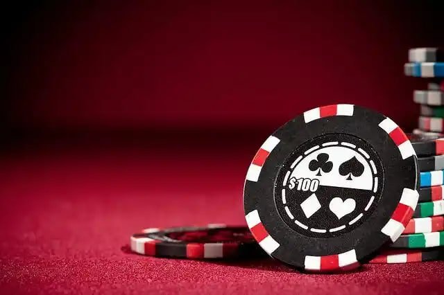 win7jili game interface showing slot online and live casino options on desktop and mobile
